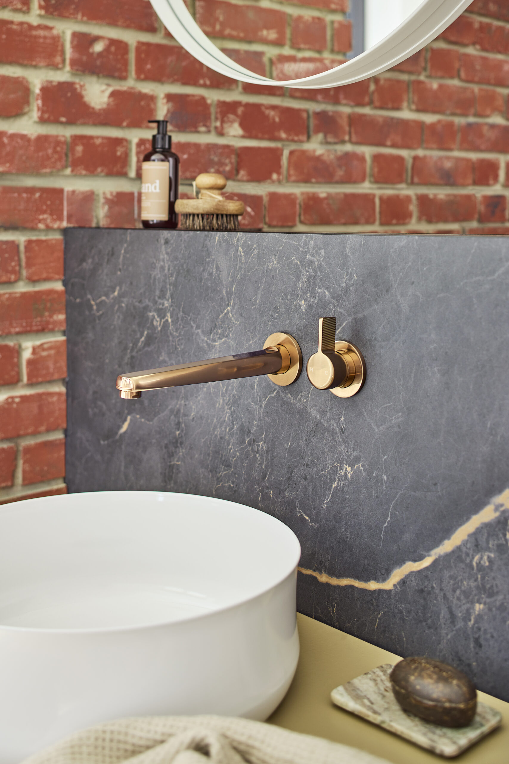 Trendfarbton Kupfer im Badezimmer